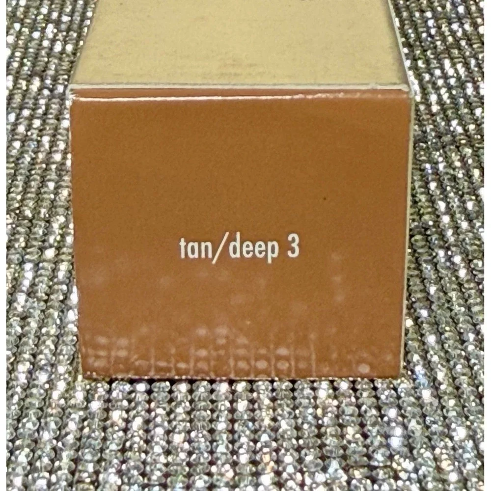 New in Box STILA Hide & Chic Fluid Foundation Tan / Deep 3 Full Size